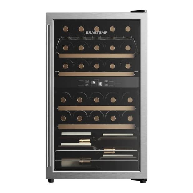 Adega climatizada de inox com porta de vidro e garrafas de vinho
